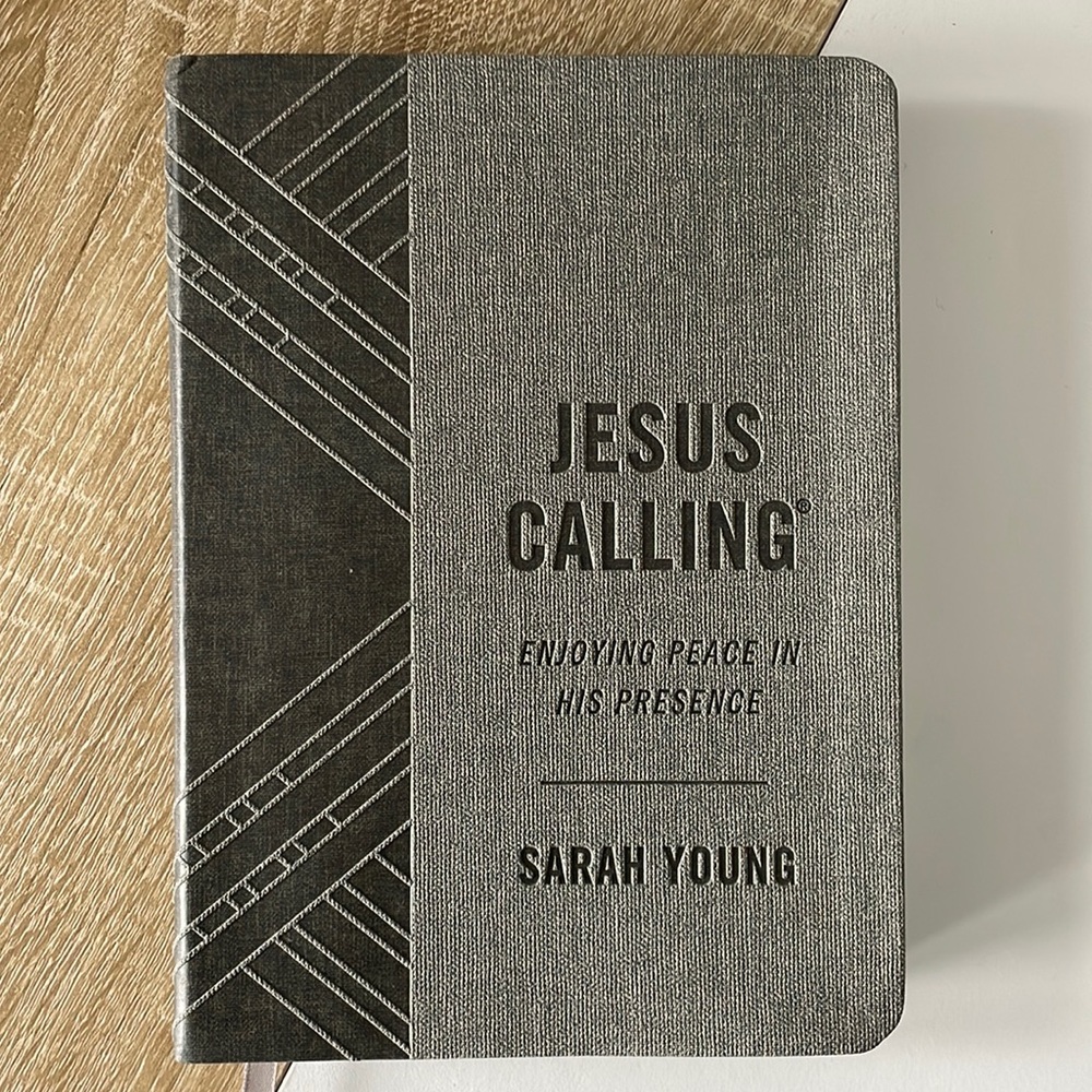 Daily devotional book: Jesus Calling - Sarah Young